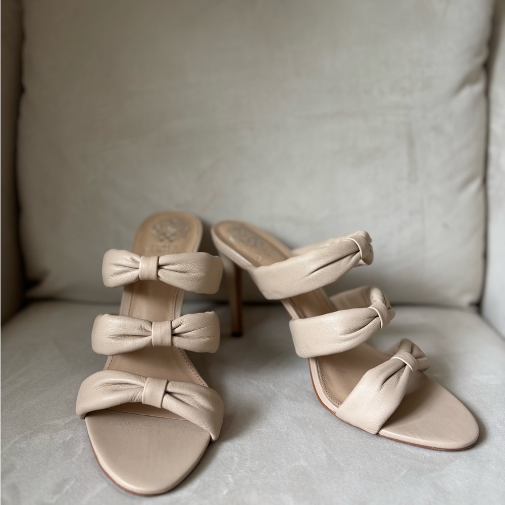 NWOT Vince Camuto Elegant Tan Bow Strap Heels